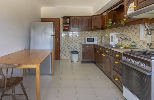 Santa Maria e Sao Miguel Apartment | Cozy Family Room 4 in Central Sintra, Steps from Olga Cadaval Cultural Center