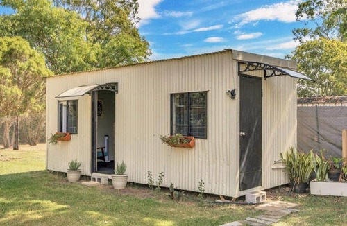 One Mile House | Cozy Farm House with Bush Outlook