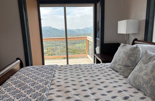 Miramonte House | Cozy hilltop retreat with stunning 360 degree mountain views!