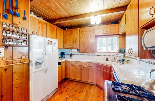 Musick Ridge House | Cozy Home w/Spacious Decks - Long Driveway for Boat Parking - One Mile to Town