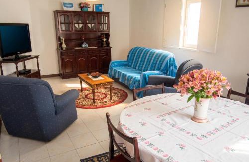 Semide House | Cozy house with mountain view in Miranda do Corvo
