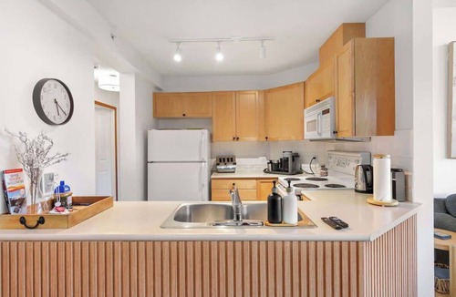 Nicklaus North Apartment | Cozy Lakefront Whistler Condo -Mountain, Lake View