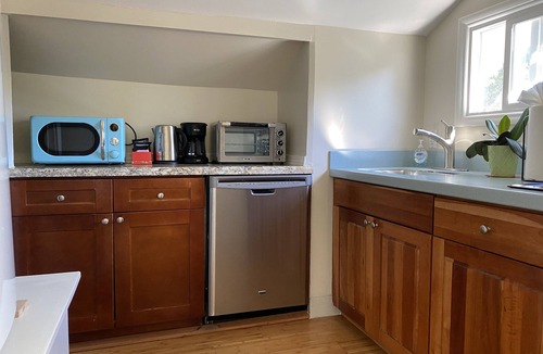 Burlingame House | Cozy living, one block from Downtown Burlingame