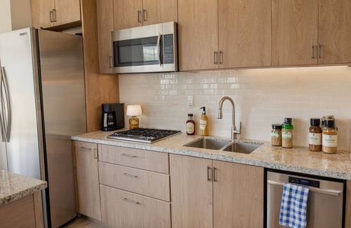 Lucerne - Higuera Apartment | Cozy Modern Loft in the Heart of Culver