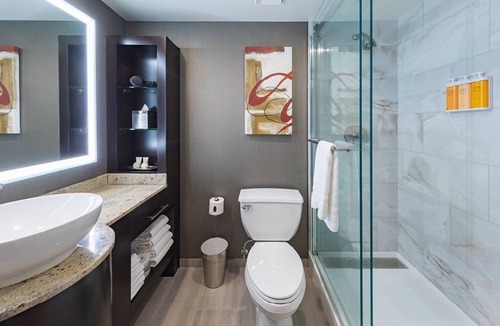 Sunrise Manor Hotel | Cozy & Modern Stay Near the Vegas Action – Pool Access