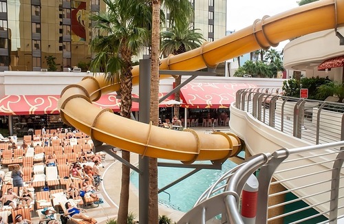Sunrise Manor Hotel | Cozy & Modern Stay Near the Vegas Action – Pool Access