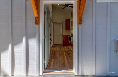 Idyllwild House | Cozy Modern Farmhouse Cabin. 2 bedrooms 1 bath. Air conditioned-Sleeps 4