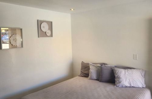 Pearsonville Hotel | Cozy Motel in welcoming Inyokern with WiFi, AC,near 2 hwys perfect to stop& rest
