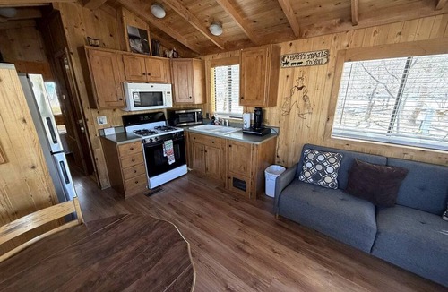 Lone Pine Cabin | Cozy Mountain-Style Cabin with Scenic Sierra Nevada Views Near Lone Pine, California