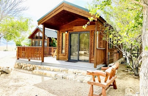 Lone Pine Cabin | Cozy Mountain-Style Cabin with Scenic Sierra Nevada Views Near Lone Pine, California