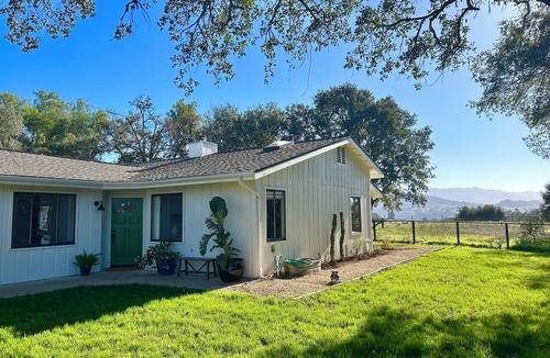 Santa Ynez House | Cozy Mysa Ranch Farm House with magical views