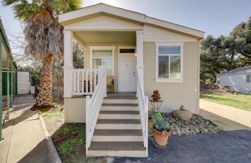 Oak View House | Cozy Oak View Getaway ~ 5 Mi to Ojai Valley!