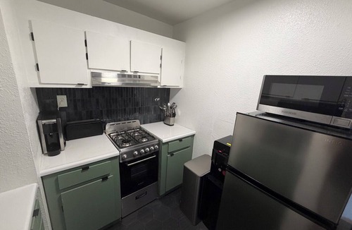 San Diego Apartment | Cozy Private Studio - Self Check-In - Private Entrance - Barrio Logan, San Diego