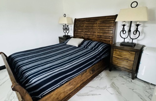 Kaweah House | Cozy Private Suite with bathroom, 28 mins from Sequoia National Park.