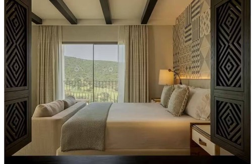 Tor Hotel | Cozy & Refined Suite at Viceroy Ombria Algarve | Close to Salir Castle Ruins