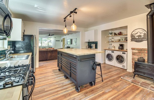 Strawberry Cabin | Cozy Retreat w/Deck ~ 2 Mi to Pinecrest Lake!