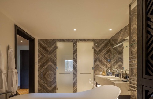 Tor Hotel | Cozy Room w/Private Balcony & Beautiful Sunset Views – Relax & Unwin