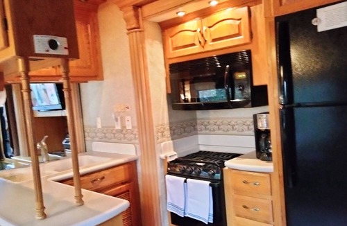 Cathedral City House | COZY RV INSIDE OUTDOOR RESORT PALM SPRINGS