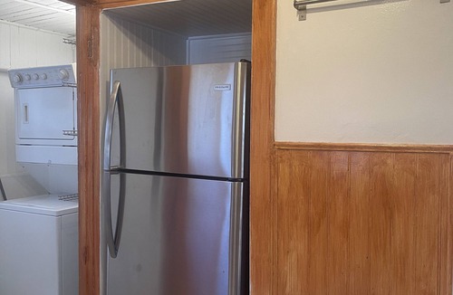 Pico House | Cozy Santa Monica 2BD House with drive way.