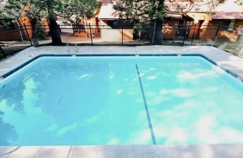 Shaver Lake House | Cozy Shaver Lake Studio with Pool and Hot Tub In Bretz Mill Condominiums