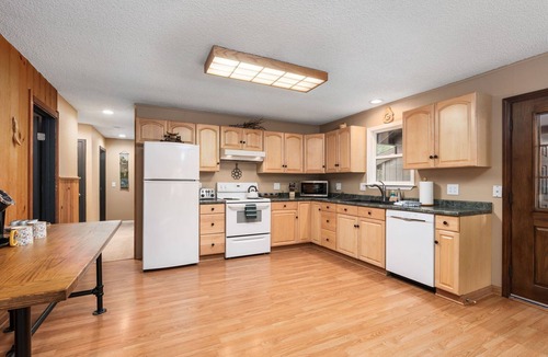 Sierra Cedars Cabin | Cozy, single level near the lake w/BOAT Parking!