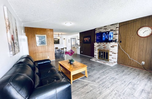 Hayward House | Cozy & Spacious Hayward Entire 4BR SFH/Free Parking/WiFi