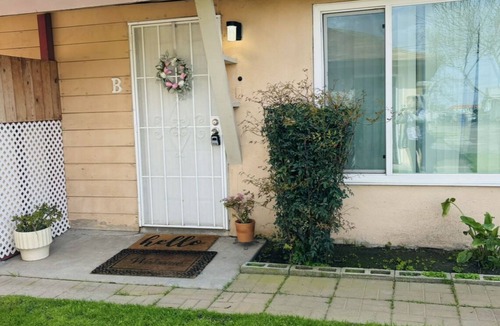 Hanford Apartment | Cozy Studio B