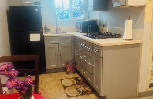 Norwalk House | Cozy studio in pleasant Norwalk with Kitchen.