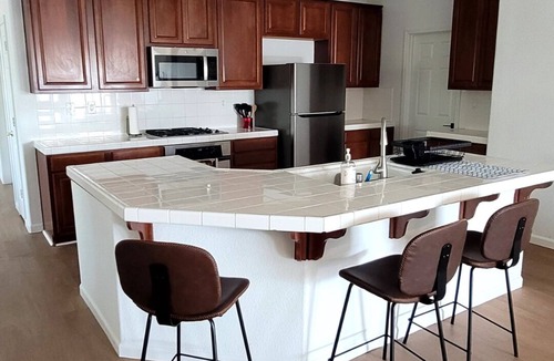 Roosevelt Apartment | Cozy studio with WiFi and AC in welcoming Fresno