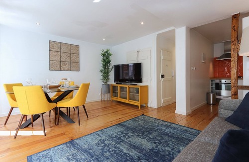 Sao Bento Apartment | Cozy & Stylish central apt in XIX century building
