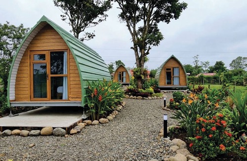 Katira Apartment | Cozy Tiny Home Retreat Facing Private Lake & Gardens. Only 1 km to Tenorio Park!