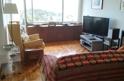 Paco De Arcos Apartment | Cozy with Balcony, Great Views, Beach 10min, Train Lisbon & Cascais.