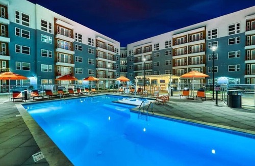 Downtown Phoenix Apartment | CozySuites at REY