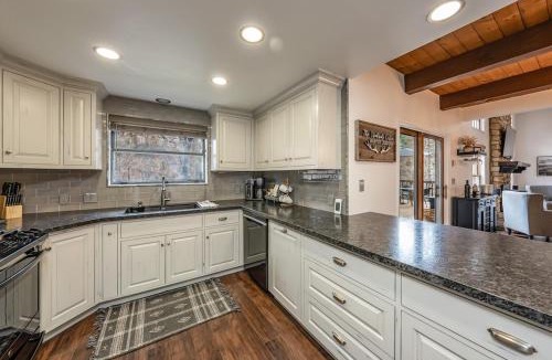 Dogwood Mountain House | Creekside Cabin - Pup-Friendly with AC