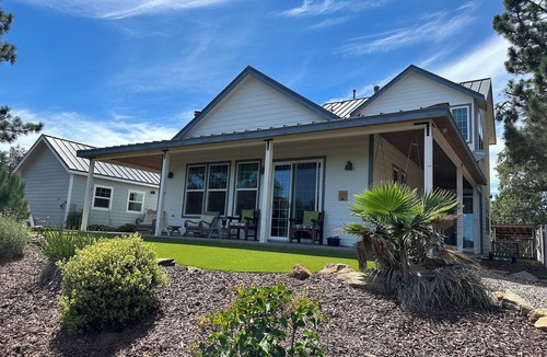 Julian House | Crooked Pine Farmhouse - incredible views and walk to downtown Historic District