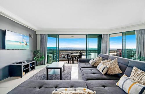 Surfers Paradise Apartment | Crown Towers Luxury 3 Bedroom Apartment - CoastHM