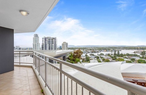 Surfers Paradise Apartment | Crown Towers Superior 3 Bedroom Apartment - CoastHM