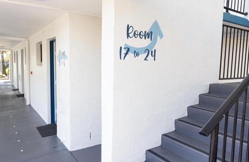 Battery Hill Hotel | Currimundi Hotel