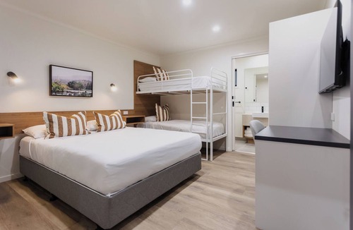 Battery Hill Hotel | Currimundi Hotel Motel