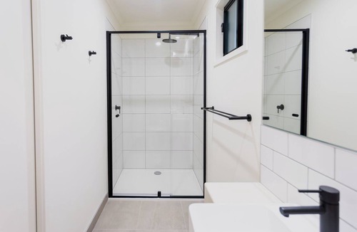 Battery Hill Hotel | Currimundi Hotel Motel