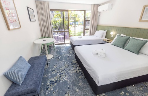 Battery Hill Hotel | Currimundi Hotel Motel