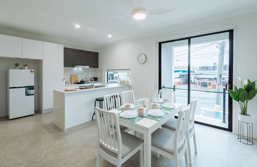 Southport House | Cute and Cosy Townhouse, Central GC location