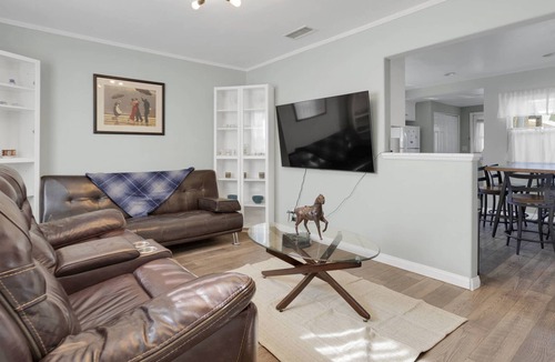 Monrovia House | Cute and cozy Monrovia Home!