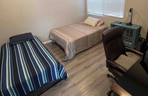 Turlock House | Cute Historic Downtown 2 bed Home on Main street