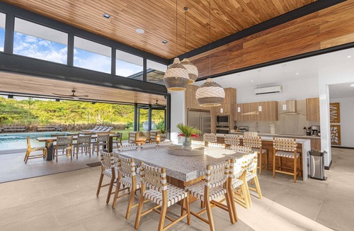 Tamarindo House | Daily housekeeping I Beach club membership I Outdoor grill by the pool