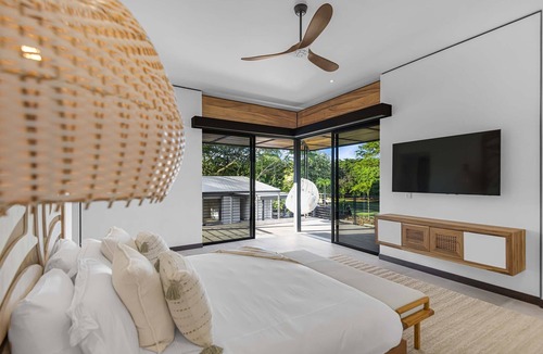 Tamarindo House | Daily housekeeping I Beach club membership I Outdoor grill by the pool