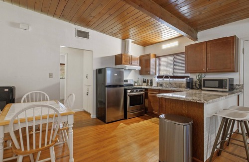 Visalia Apartment | Dani Luxe Kaweah Getaway