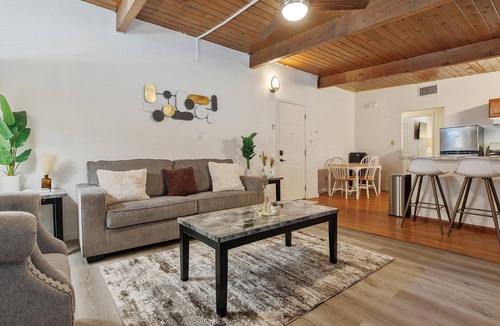Visalia Apartment | Dani Luxe Kaweah Getaway