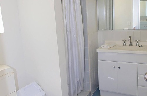 Surfers Paradise Hotel | Darcy Arms Motel