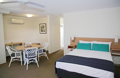 Surfers Paradise Hotel | Darcy Arms Motel
